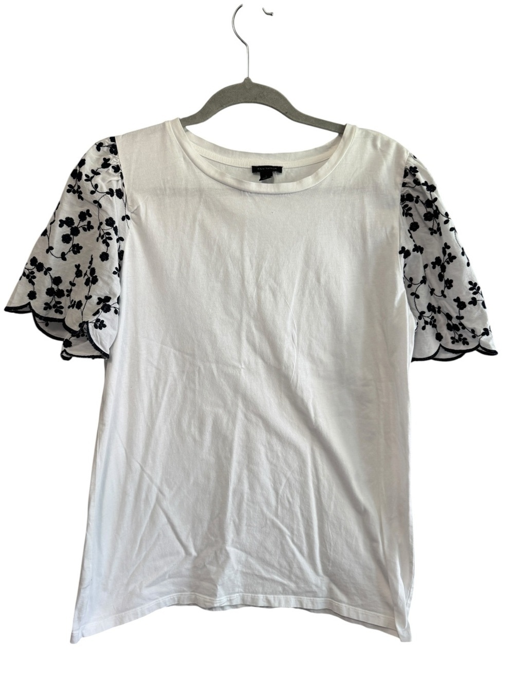 Ann Taylor White Tee with Black Floral Embroidered Puff Sleeves Size Large